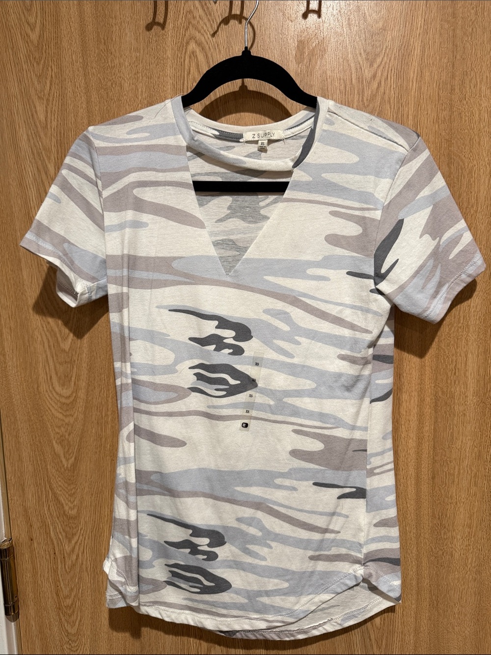Z Supply Light Gray and Gray Camouflage V-Neck Short Sleeve Top